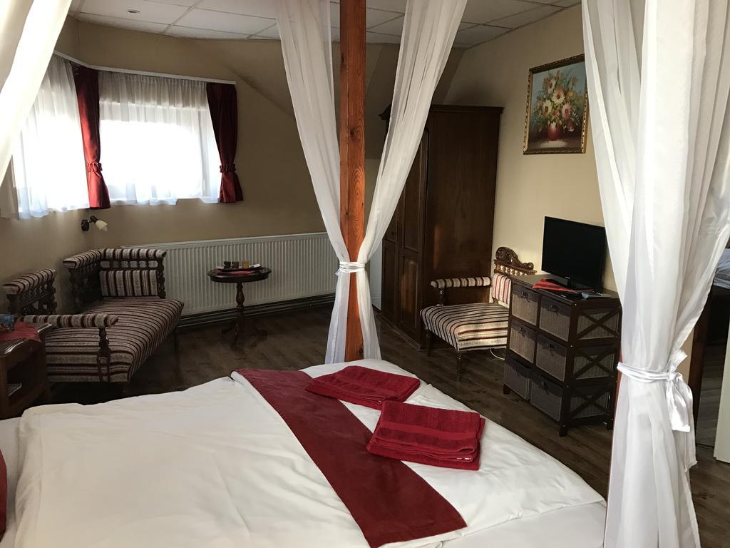 Nyírbátor Abszolut Hotel Es Panzio מראה חיצוני תמונה